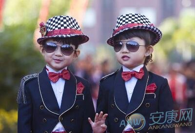 [双胞胎男孩起名成语]适合给双胞胎起名的成语大全