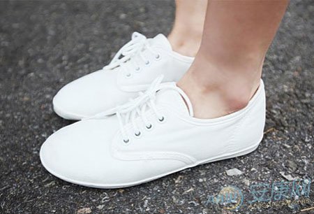 [梦见白鞋什么意思]梦见白鞋代表着什么？从情绪变化来看